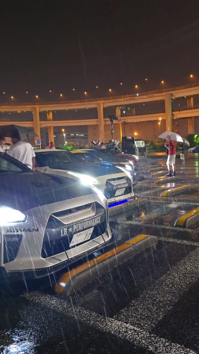 Rainy daikoku nights

#daikoku #daikokupa #大黒pa #大黒パーキング #r34 #r35 #rx7 #supra #gtr #rwb #ichiokutours #tokyodrift #fastandfurious #supra #r32 #jza80