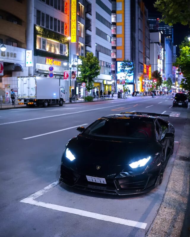 Lamborghini Huracan LP580-2 unlocked.

Available to drive yourself on Ichioku Midnight supercar tour.

Makeover happening soon, stay tuned!

#Daikoku #ichiokutours 
#jdmmeet #daikokuPA #ランボルギーニ　#wangan #lamborghini #lp580 #huracan