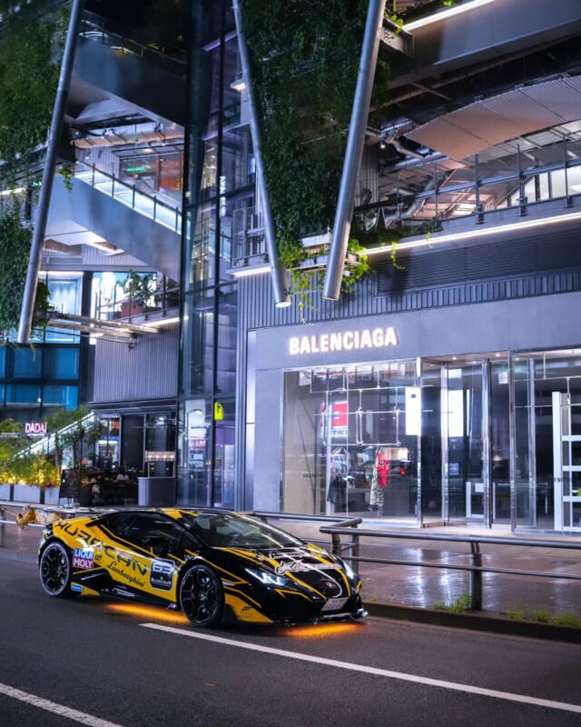 Imagine piloting this Lambo on the Tokyo highways at midnight.

#Daikoku #ichiokutours  #lamborghini 
#huracan #daikokupa #balenciaga