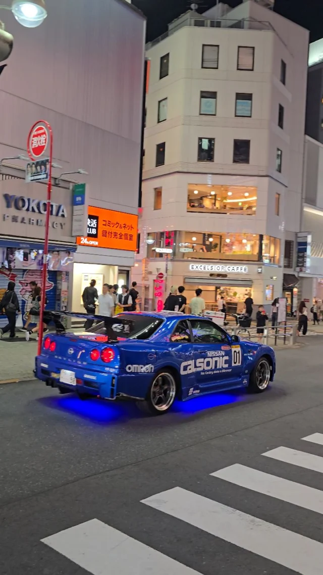 Only in Tokyo

#Daikoku #ichiokutours #GTR #r34 #supra
#jza80 #daikokupa