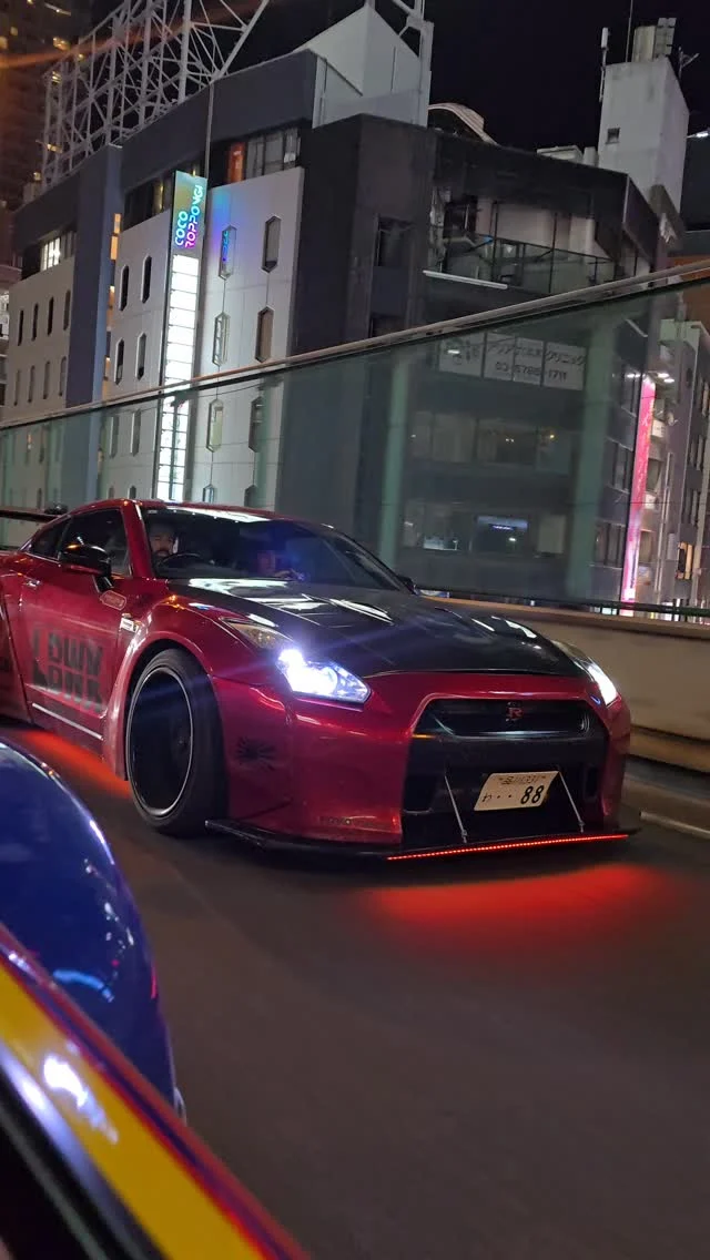 Tokyo after dark hits differently. Self-drive the Wangan at midnight.

#Daikoku #ichiokutours #GTR #r34 #supra
#jza80 #daikokupa