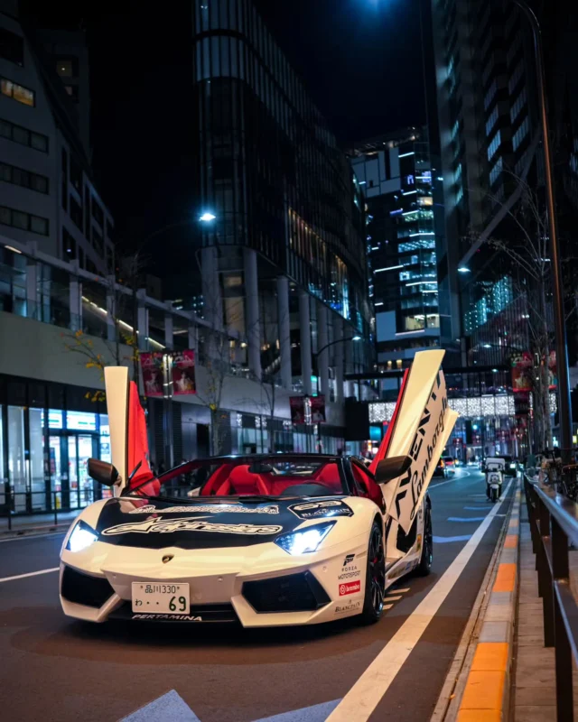 New carbon wing + hood on the Aventador Roadster.

#Daikoku #ichiokutours #aventador #Lamborghini #daikokupa