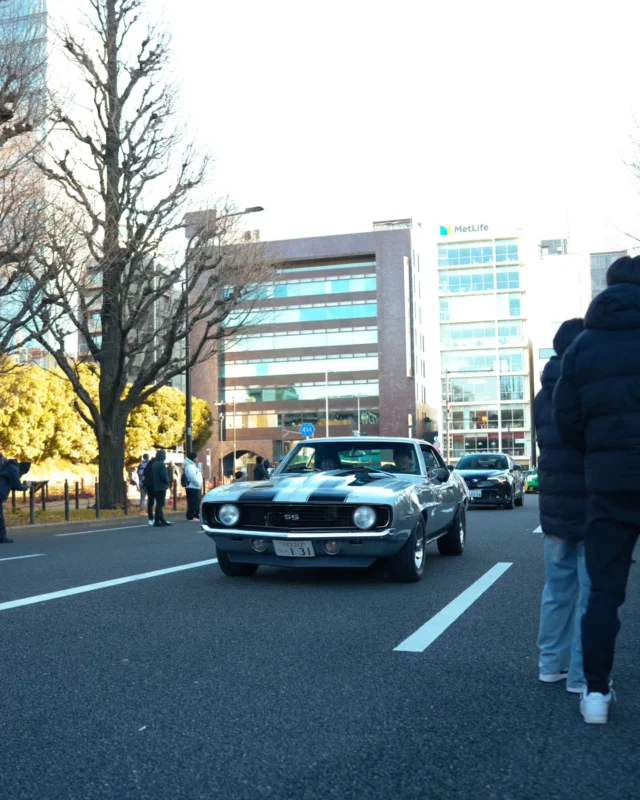 Sunday mornings, a slower pace, relaxed atmosphere, and the perfect time to see classic cars in a more chill setting.

#Daikoku #ichiokutours #GTR #r34 #supra