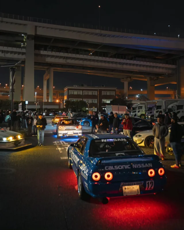 🏁 What to Expect

Drive Tokyo’s famous expressways and scenic routes
Visit popular car culture spots like Daikoku PA, Tatsumi PA, and more.

Experience stunning night views including Rainbow Bridge and the Tokyo skyline
Enjoy an unforgettable driving experience in Japan
