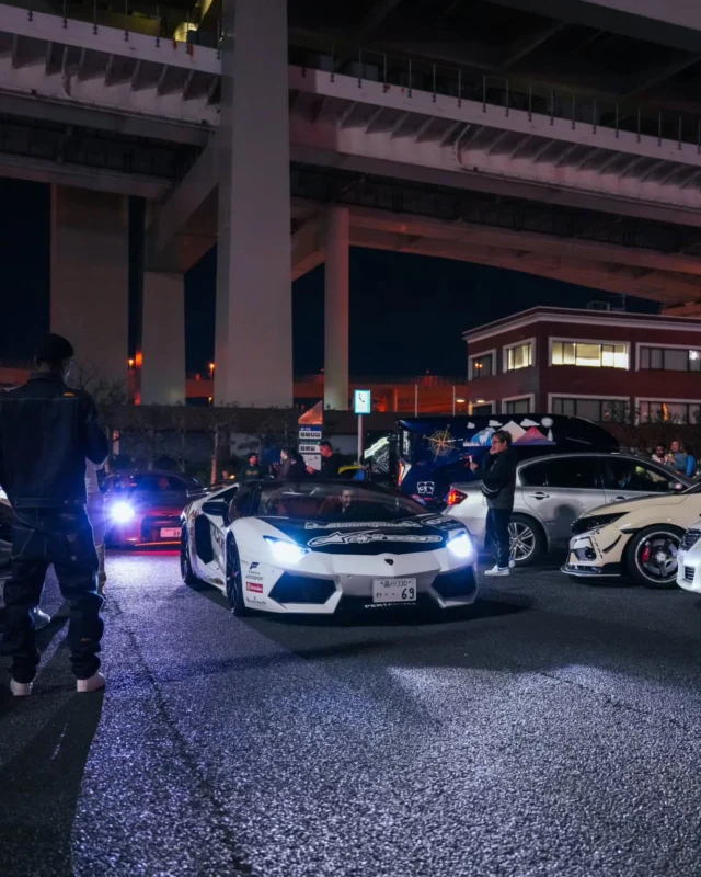 It’s not just about Skylines and Supras…
Sometimes it’s scissor doors and a screaming V12 at Daikoku. 🇮🇹