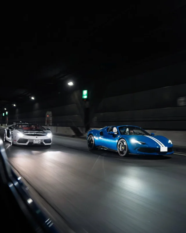 Wangan super car tour.

Roof down, every sound amplified,
this is the experience.

📷 @jago.snaps

For details, feel free to check out our homepage.

Tour▶️
https://ichioku.net/

Car rental▶️
https://rent.ichioku.net/vehicles/