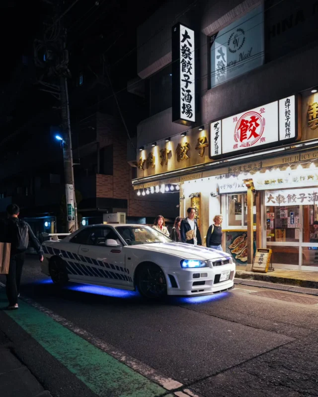 Nissan Skyline R34 GT-R V-Spec.

Balanced AWD performance, RB26 power, and one of the most iconic shapes to come out of Japan.
Available for our tour.
For details, feel free to check out our homepage.

Tour▶️
https://ichioku.net/

Car rental▶️
https://rent.ichioku.net/vehicles/
#R34GTR #VSpec #Nismo #JDM #IchiokuTours
