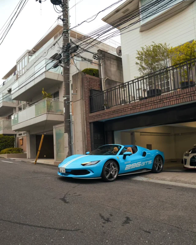Blu Competizione has arrived. 🇮🇹💙

The newest addition to our supercar lineup is here the Ferrari 296 GTS, finished in the stunning Blu Competizione. Twin-turbo V6 hybrid power, open-top thrills, and the streets of Tokyo at night.

Now available on our Supercar Tours.

📷@officeworker___

For details, feel free to check out our homepage.

Tour▶️
https://ichioku.net/

Car rental▶️
https://rent.ichioku.net/vehicles/

Merch▶️
https://endlesspursuitclub.myshopify.com/ja