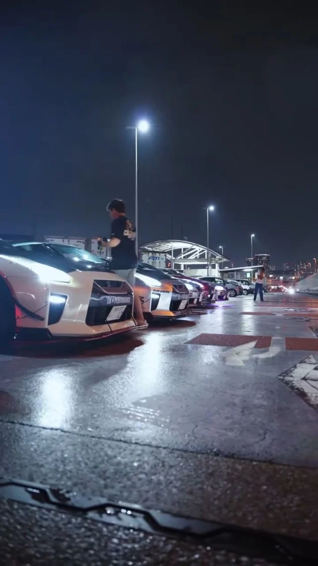 Tatsumi PA pitstop.

Tatsumi PA is more than just a rest stop—it's one of Tokyo's most iconic meeting spots for car enthusiasts. 

With incredible skyline views and a constant mix of JDM legends, supercars, and everything in between, it's the perfect place to take a break, admire the cars, and soak up Japan's unique car culture. 

📷@officeworker___ 

For details, feel free to check out our homepage.

Tour▶️
https://ichioku.net/

Car rental▶️
https://rent.ichioku.net/vehicles/